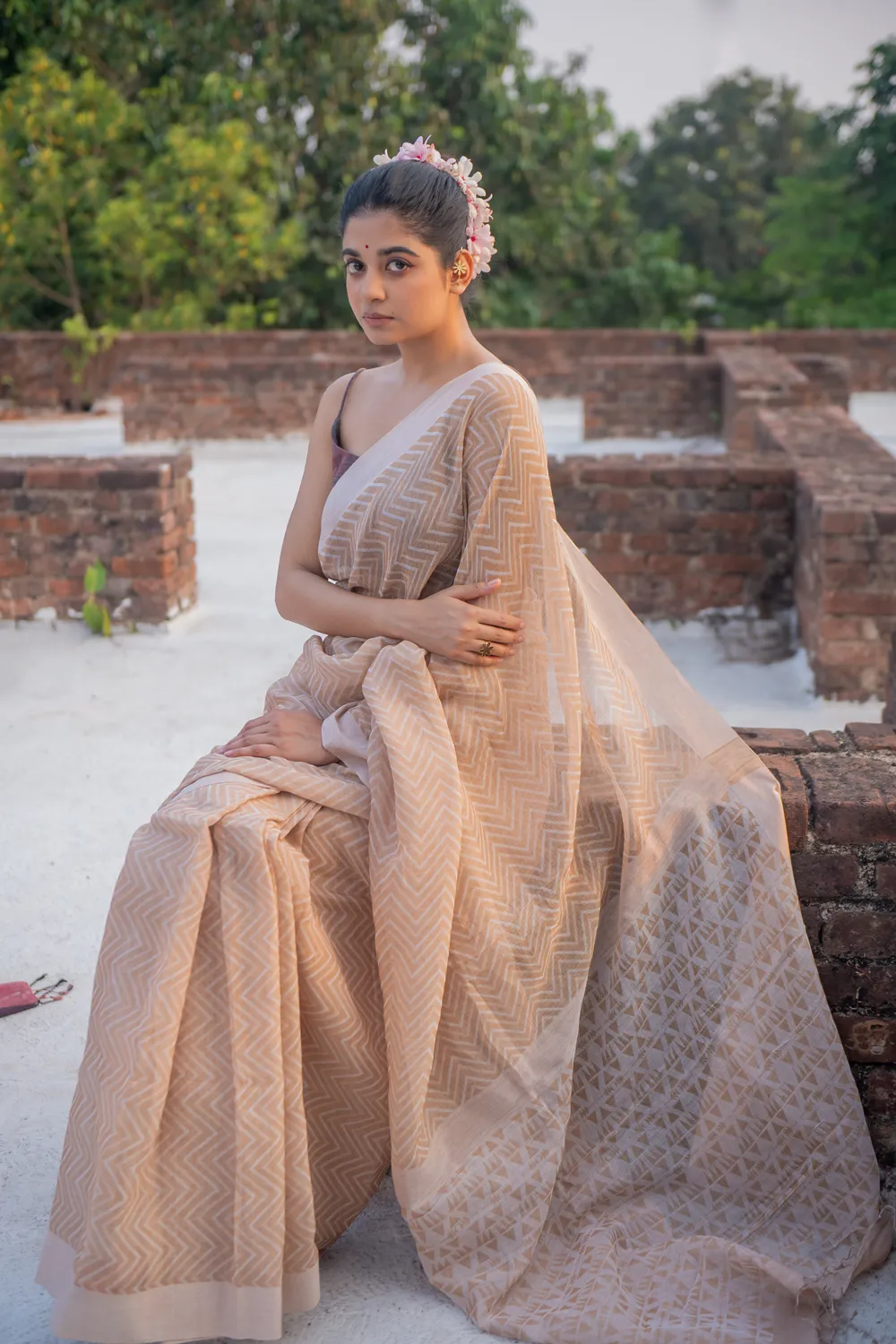 Handloom Beige Sandscape Linen Cotton Saree - Image 3
